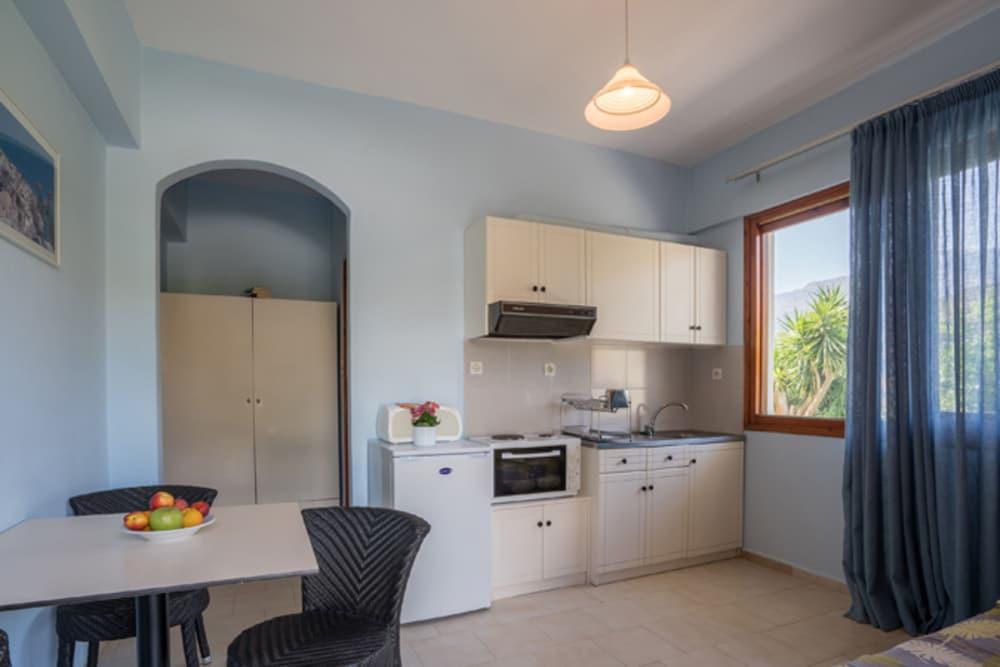 Anthos Apartments Плакиас Экстерьер фото